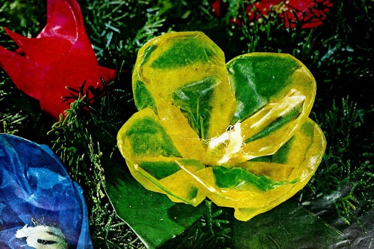 Easy wax and tissue paper flowers How to make this colorful retro craft