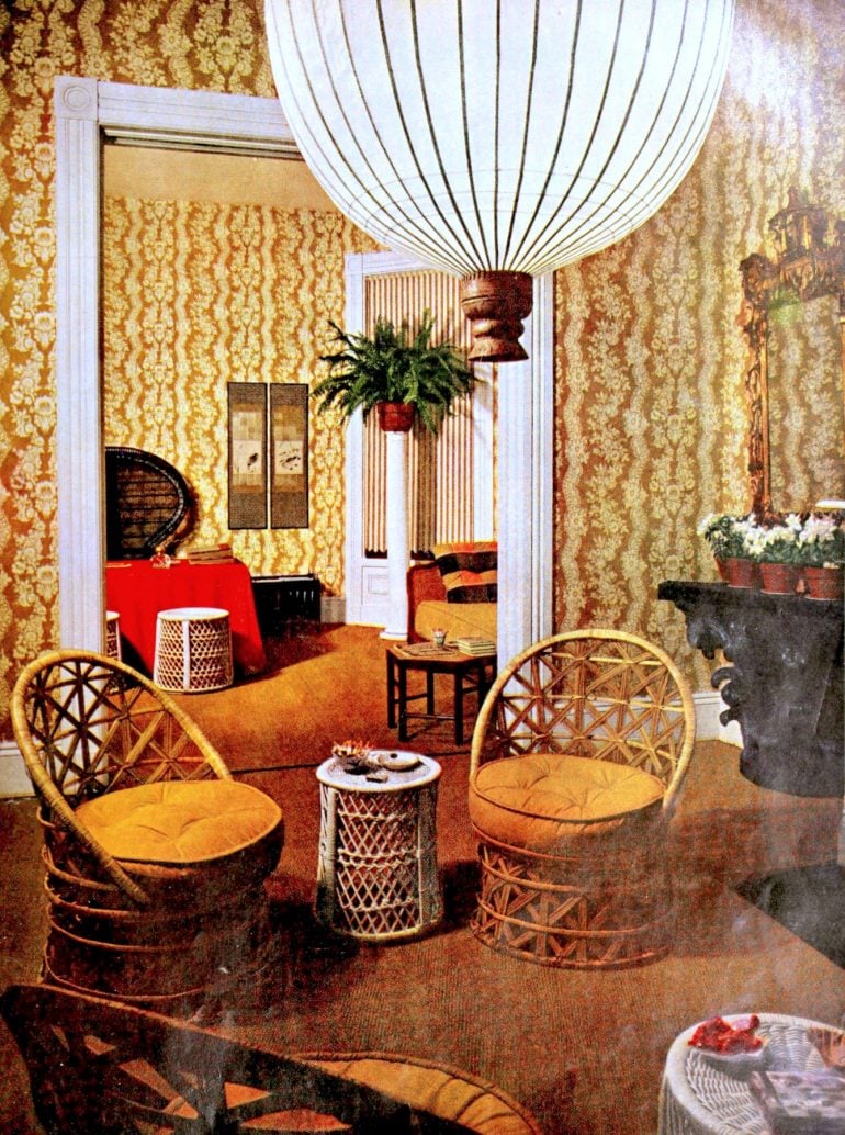 Golden, glowing living room decor warmed this midcentury home