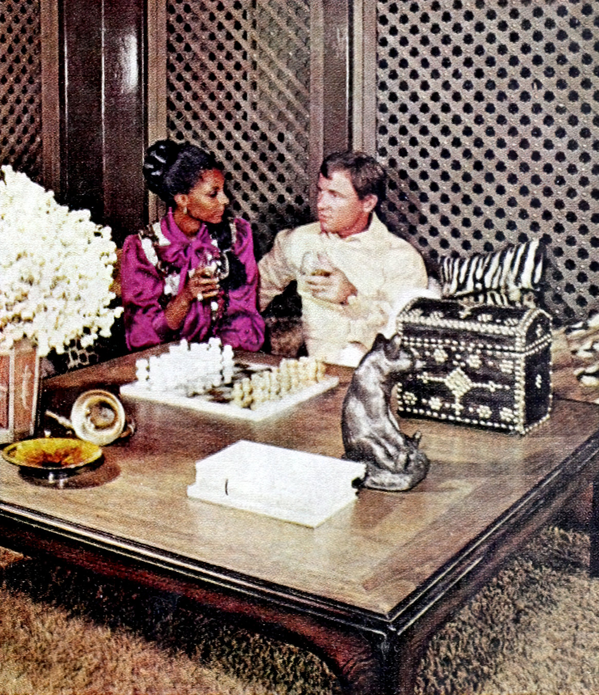 Leslie Uggams - Vintage celebrity home in 1970 (3) at ClickAmericana com