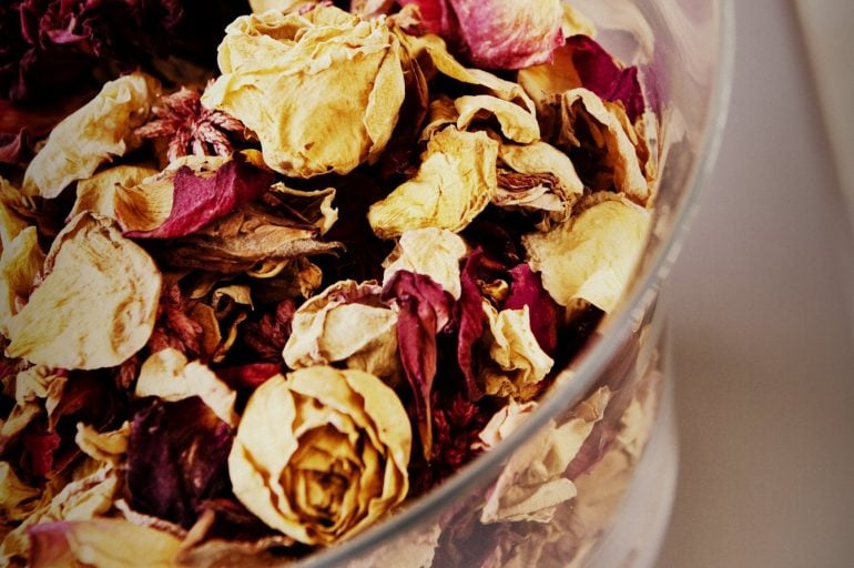Make a rose potpourri jar