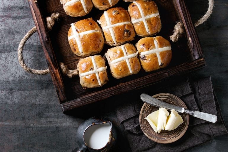 Old-fashioned hot cross buns recipe