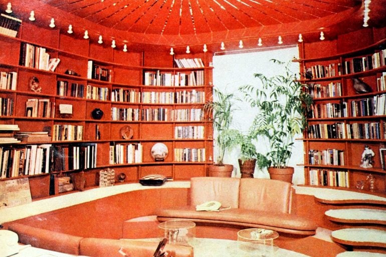 Vintage bookshelves, book nooks and other beautiful old-fashioned home libraries